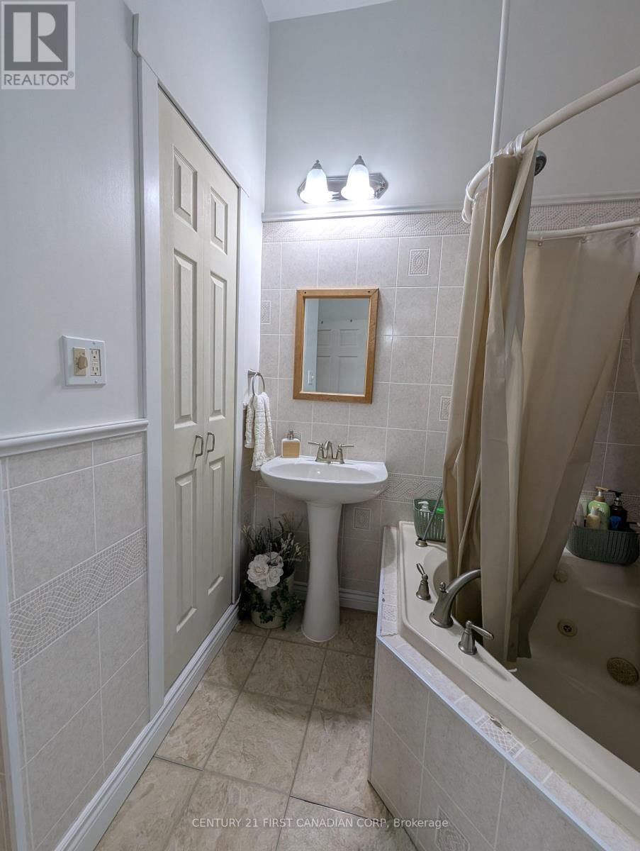 366 SALISBURY STREET Image 16