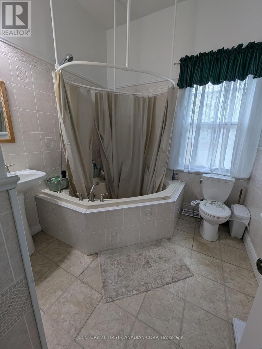 366 SALISBURY STREET Image 17