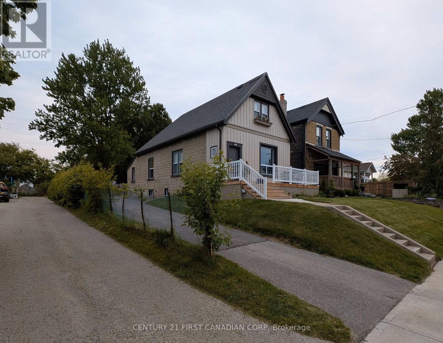 366 SALISBURY STREET Image 4