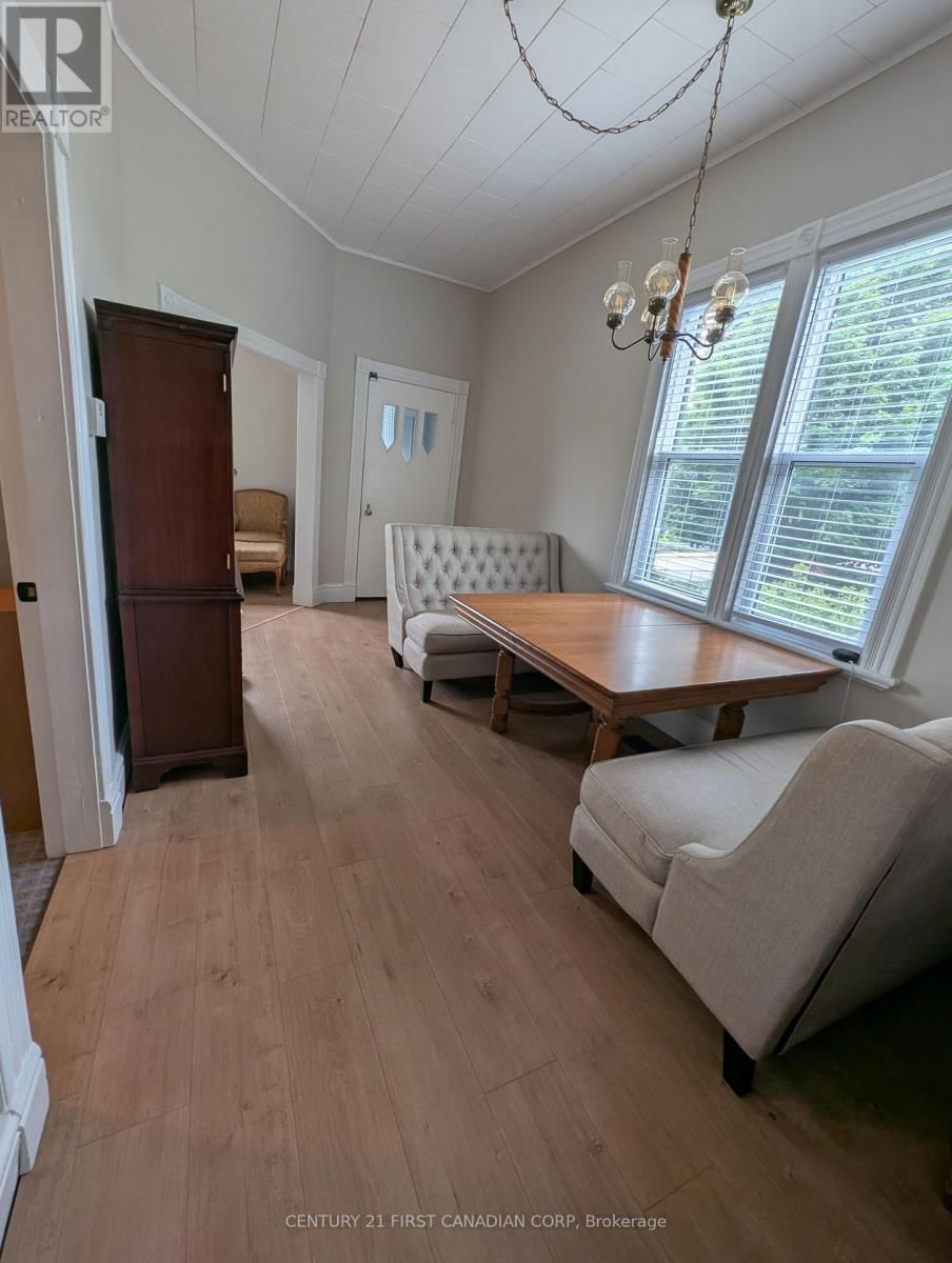 366 SALISBURY STREET Image 8