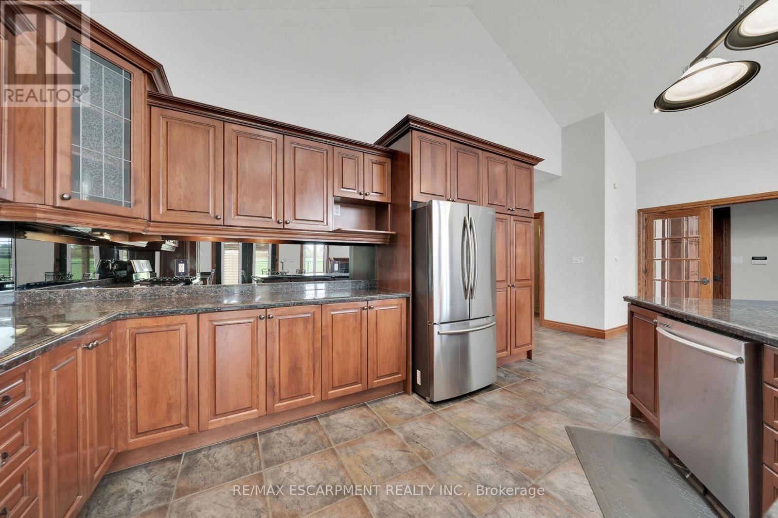 117 CHRISTOPHER DRIVE Image 10