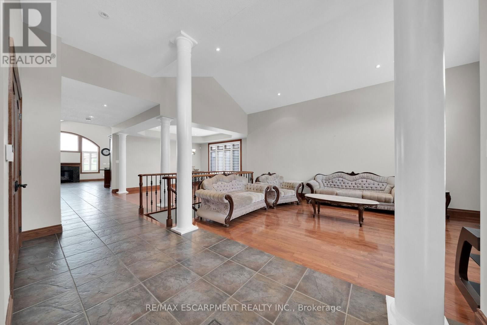 117 CHRISTOPHER DRIVE Image 12
