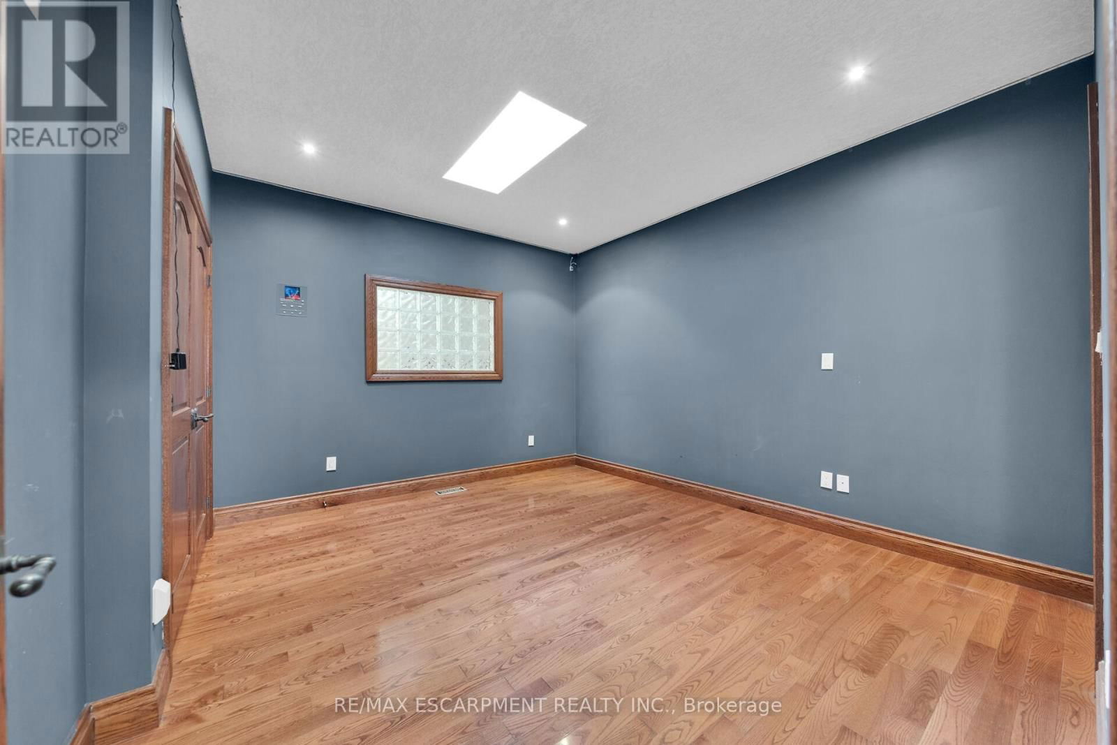 117 CHRISTOPHER DRIVE Image 15