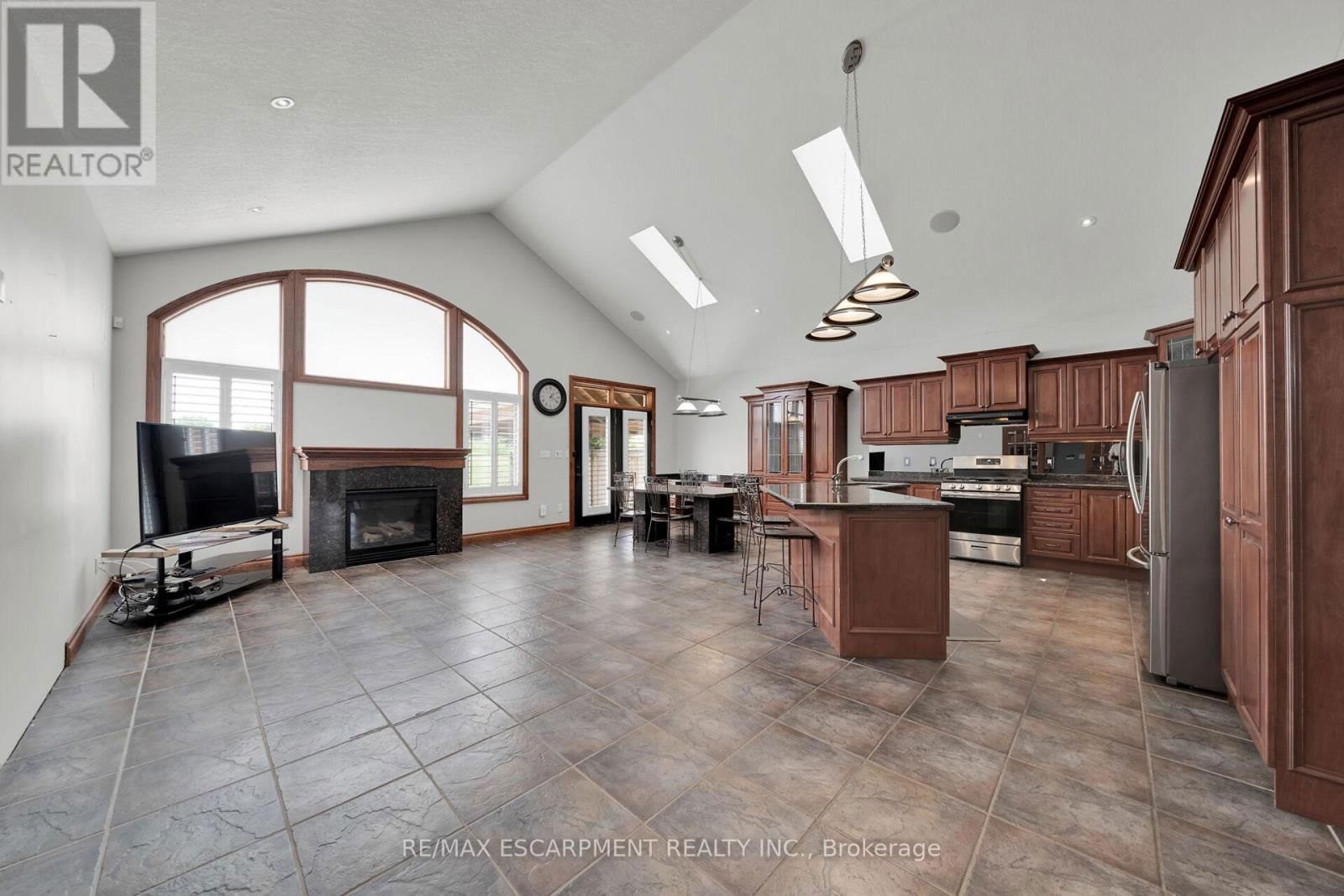 117 CHRISTOPHER DRIVE Image 18