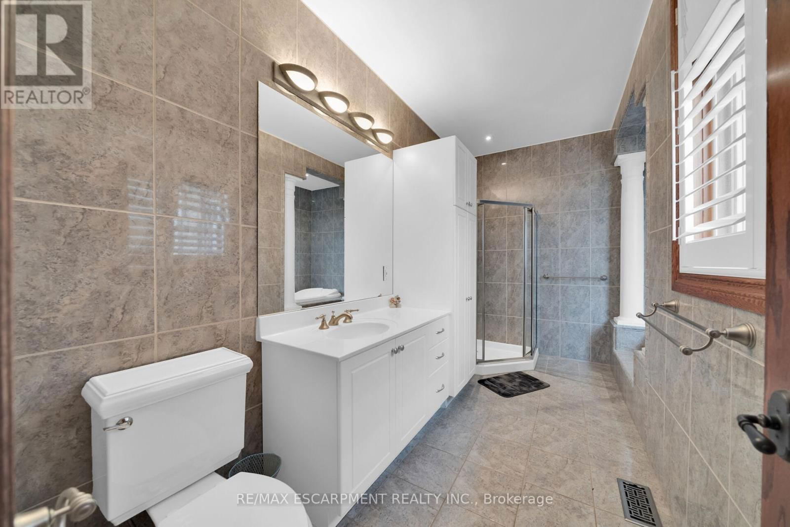 117 CHRISTOPHER DRIVE Image 23