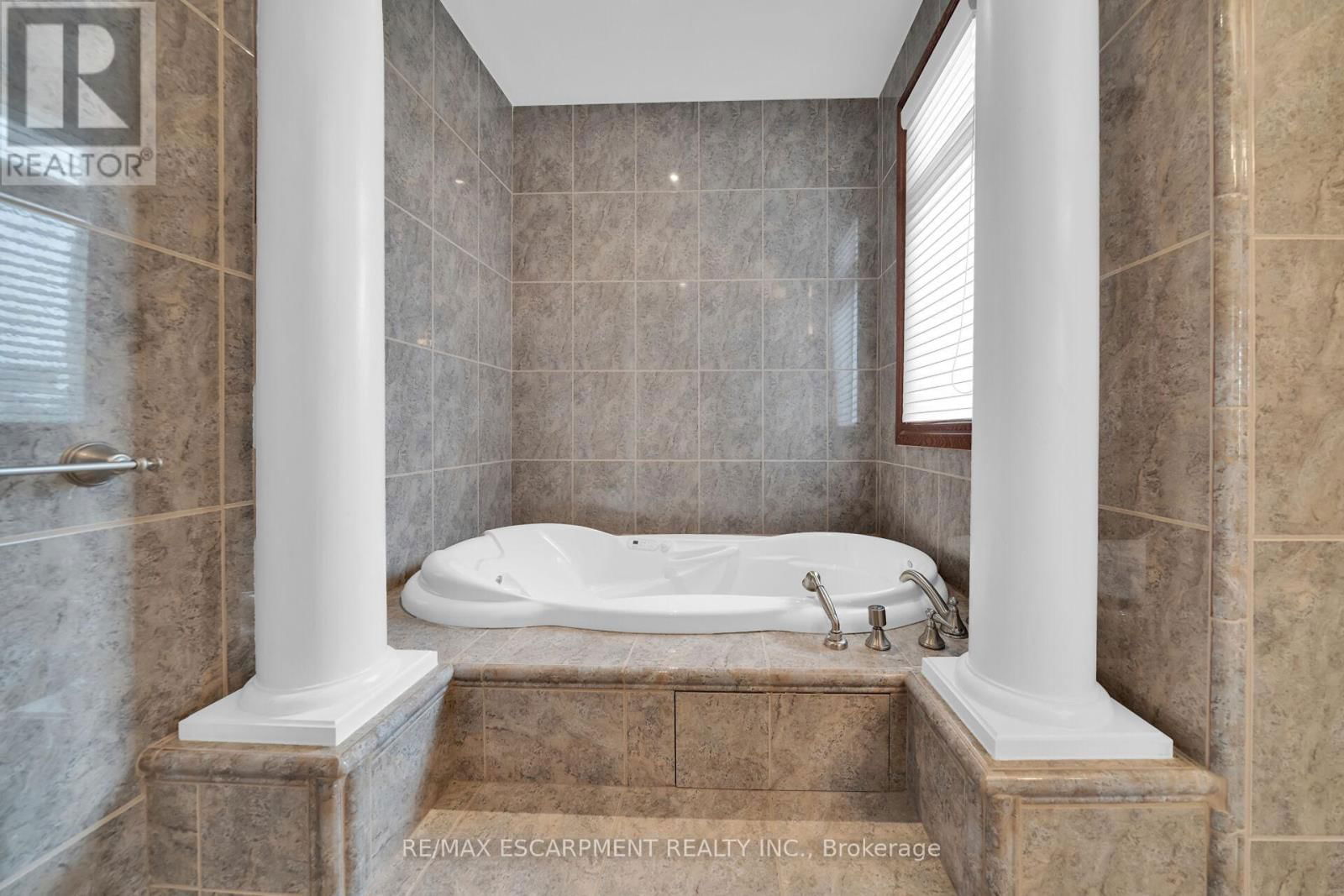 117 CHRISTOPHER DRIVE Image 24