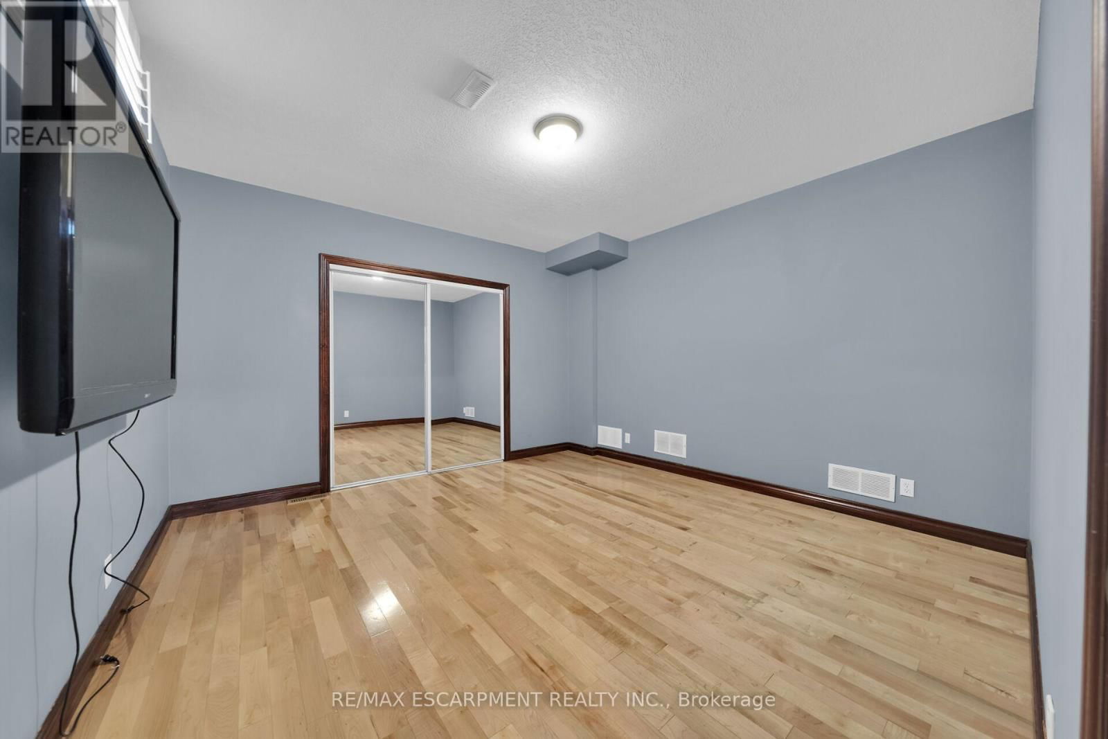 117 CHRISTOPHER DRIVE Image 25
