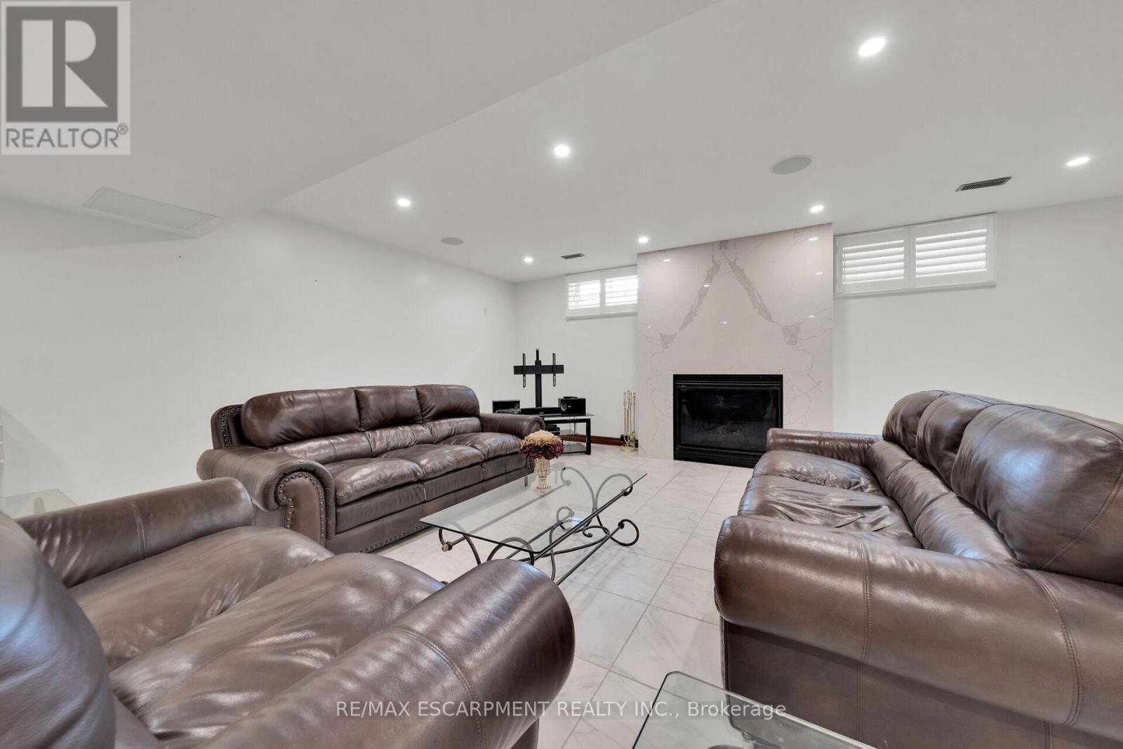 117 CHRISTOPHER DRIVE Image 30