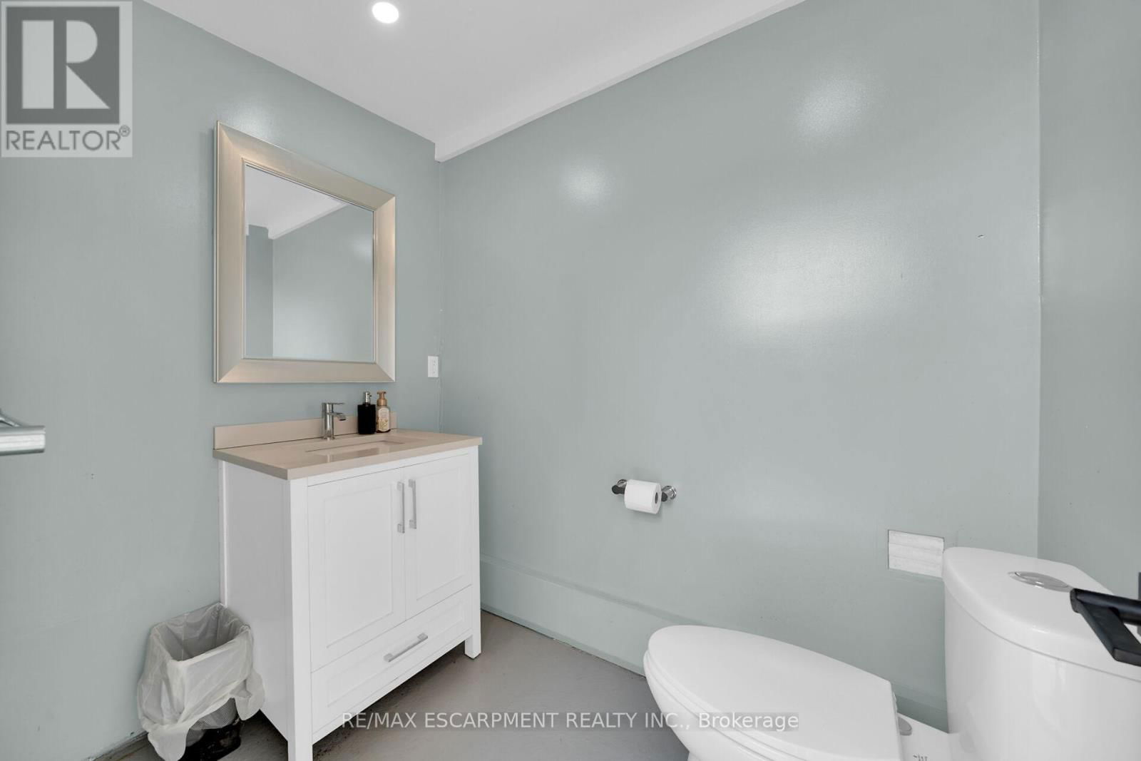 117 CHRISTOPHER DRIVE Image 32