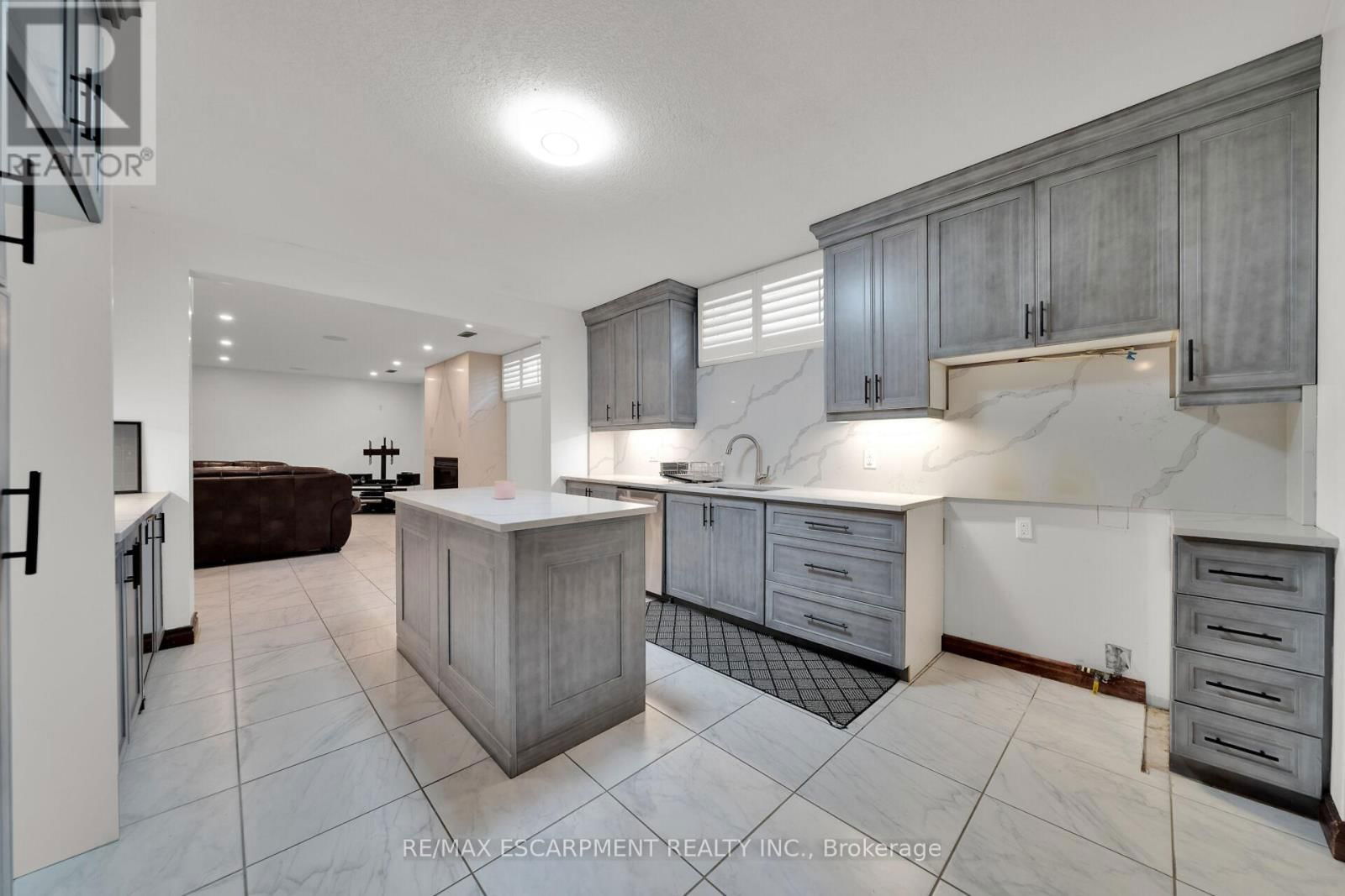117 CHRISTOPHER DRIVE Image 6