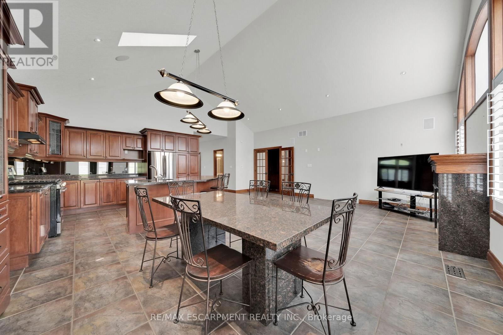 117 CHRISTOPHER DRIVE Image 7