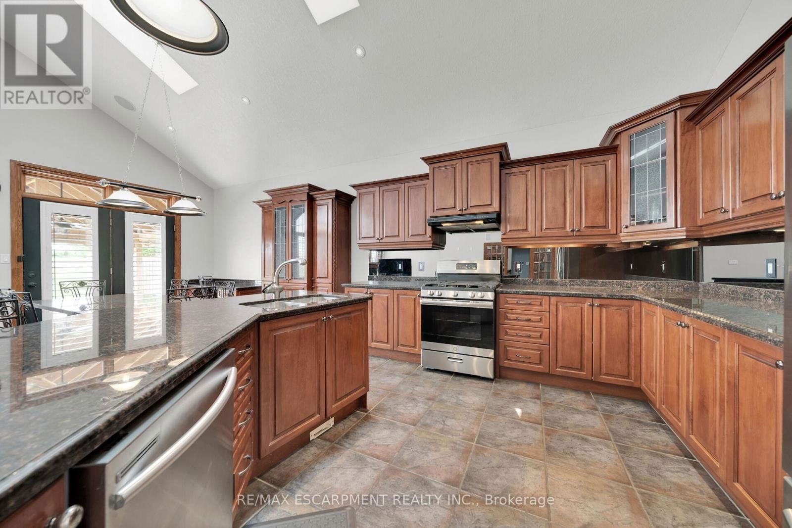 117 CHRISTOPHER DRIVE Image 9