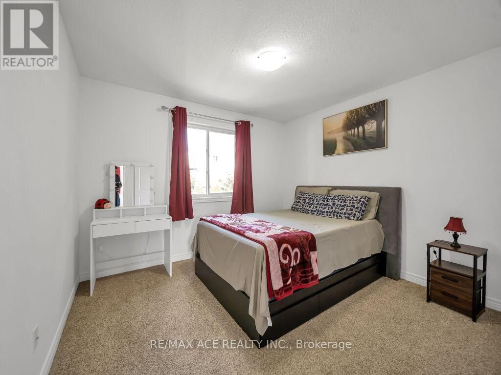 160 KEMP CRESCENT EAST Image 27