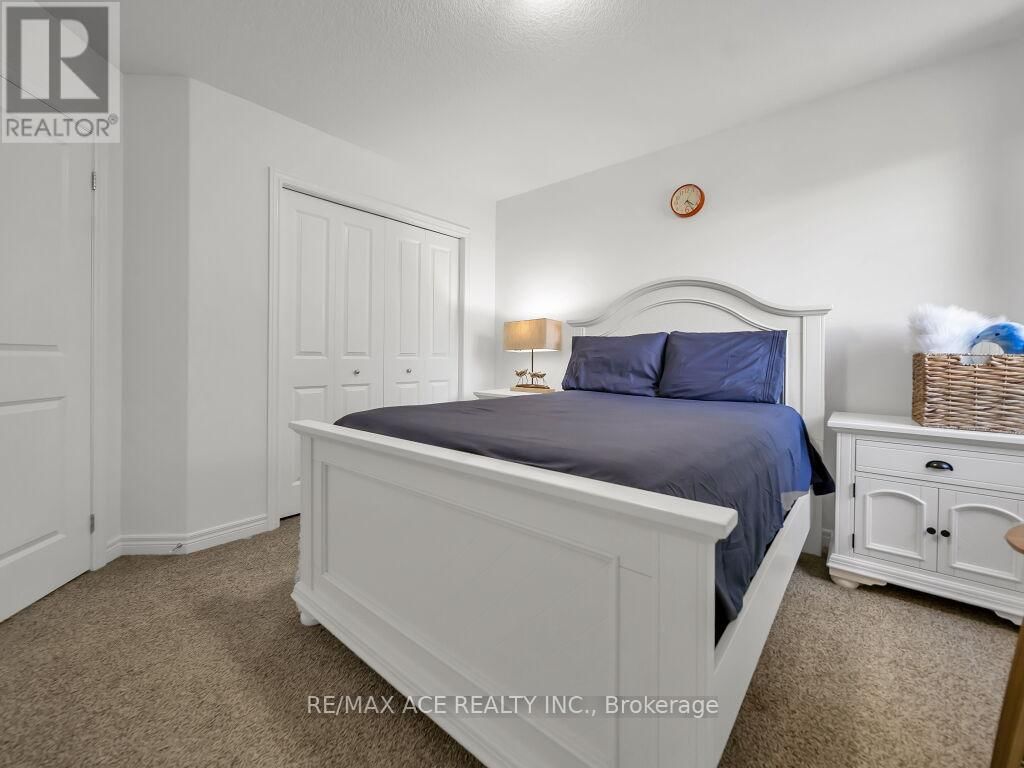 160 KEMP CRESCENT EAST Image 30
