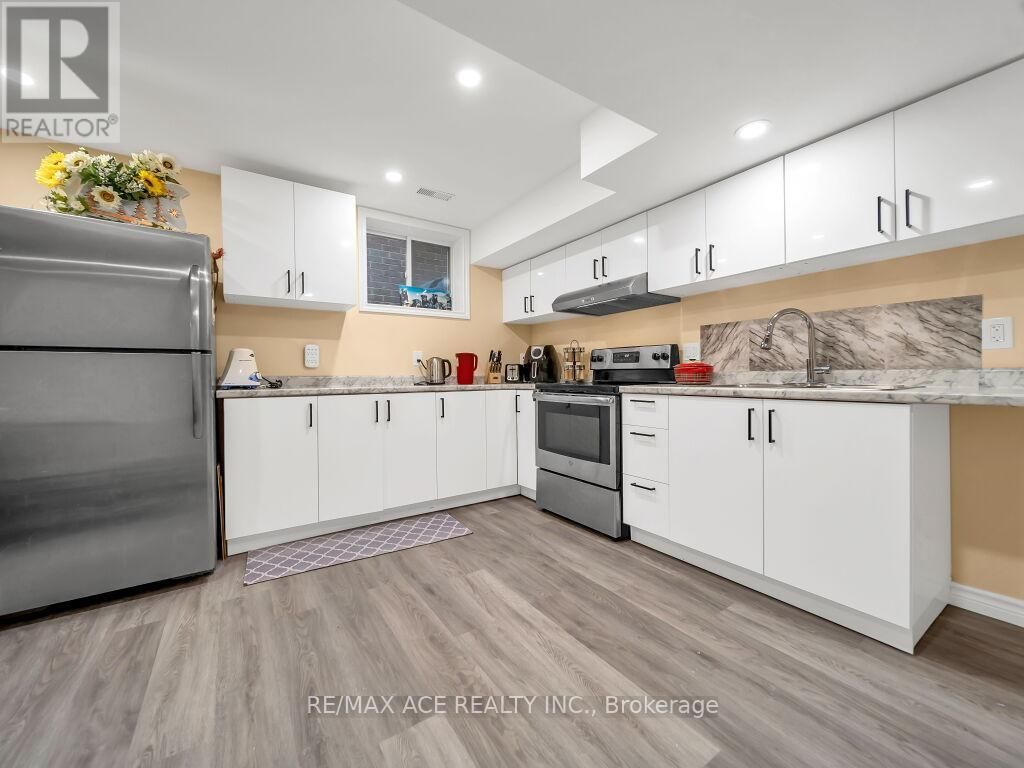 160 KEMP CRESCENT EAST Image 36