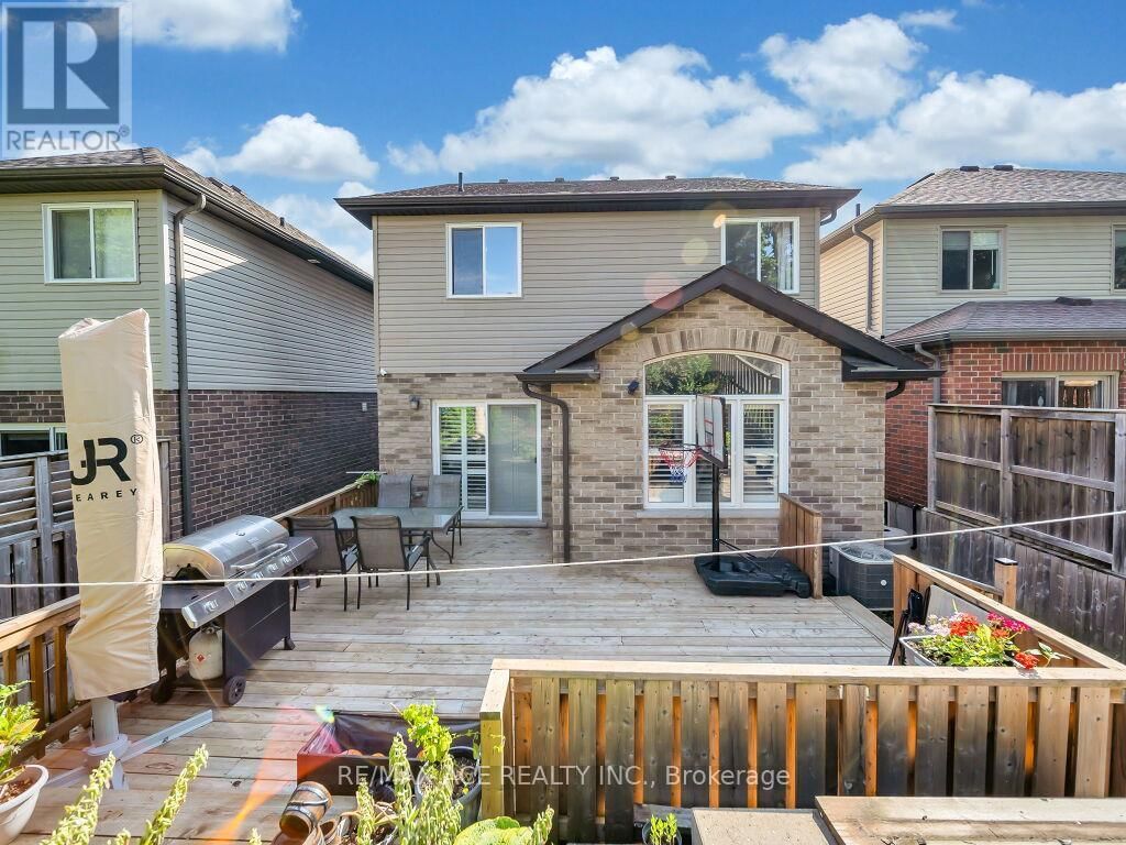 160 KEMP CRESCENT EAST Image 42
