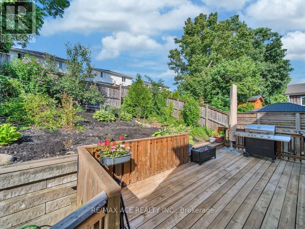 160 KEMP CRESCENT EAST Image 44