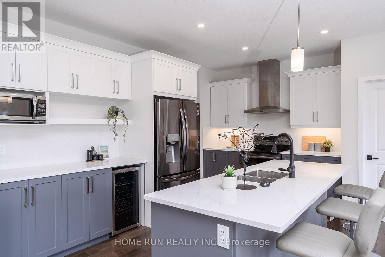 212 SUMMERVIEW TERRACE Image 12