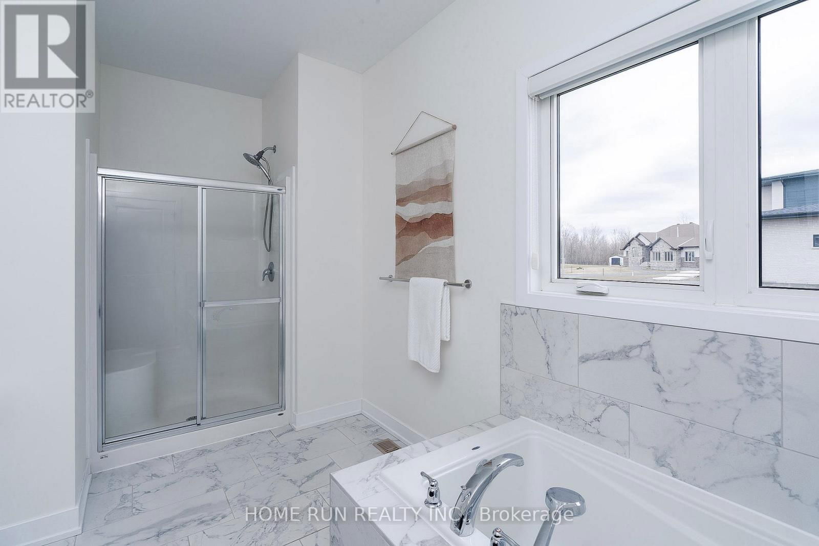 212 SUMMERVIEW TERRACE Image 33