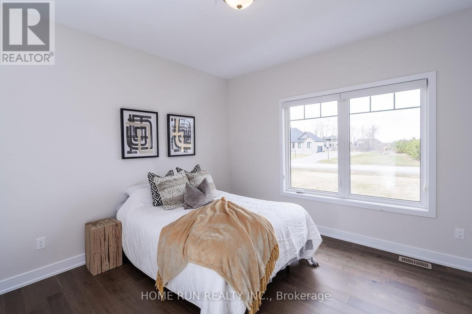 212 SUMMERVIEW TERRACE Image 36