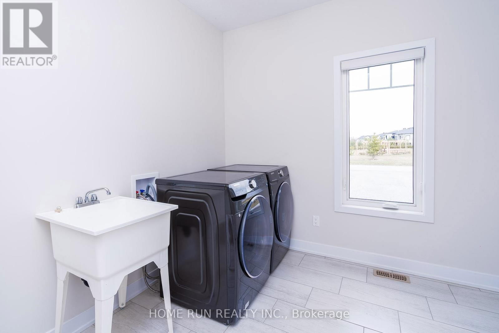 212 SUMMERVIEW TERRACE Image 38