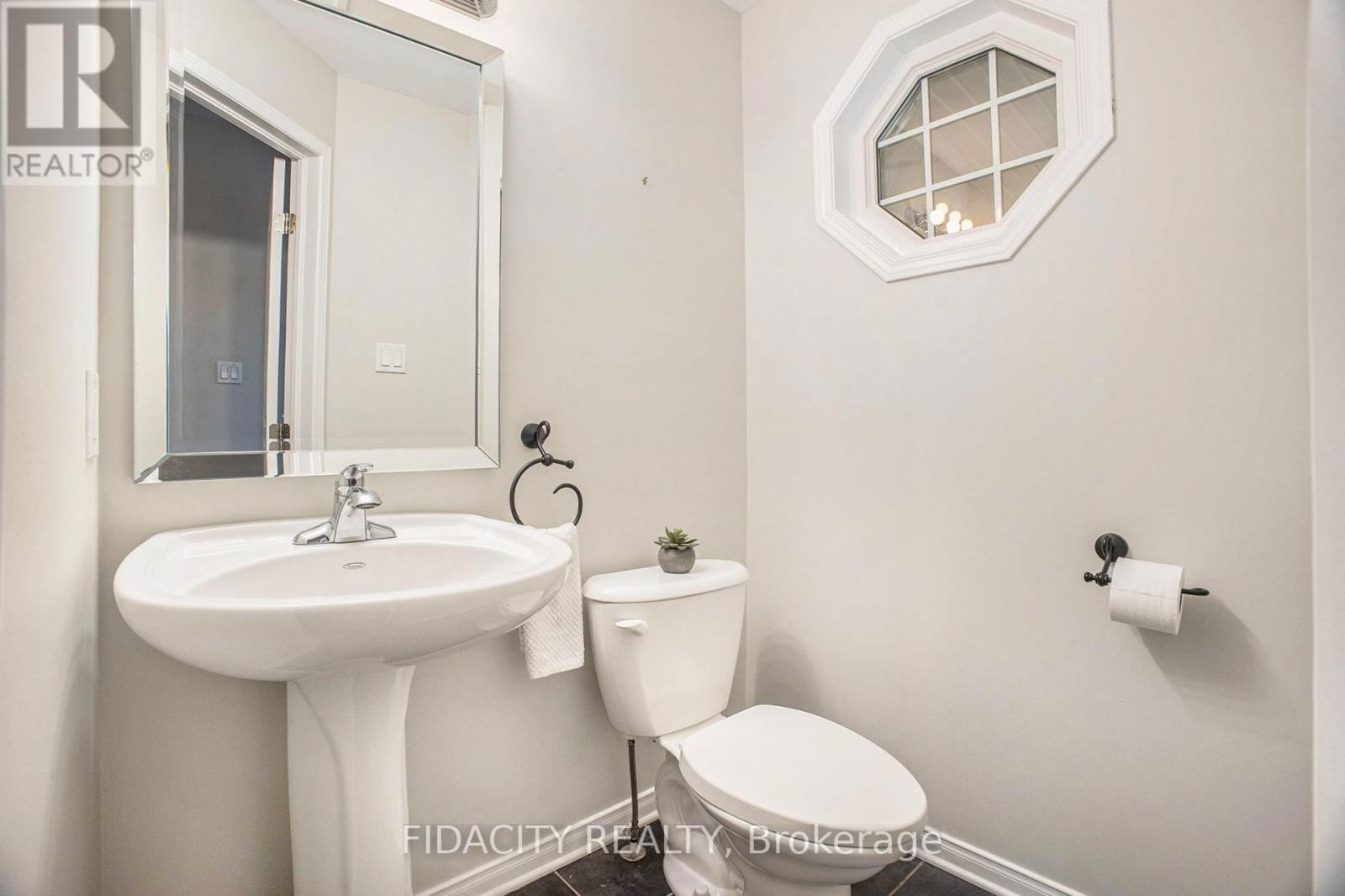 1493 CARRONBRIDGE CIRCLE Image 12