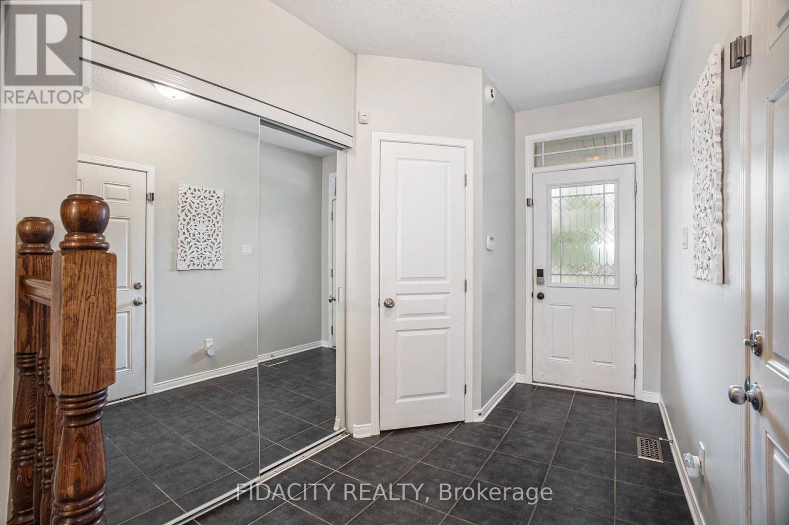 1493 CARRONBRIDGE CIRCLE Image 2