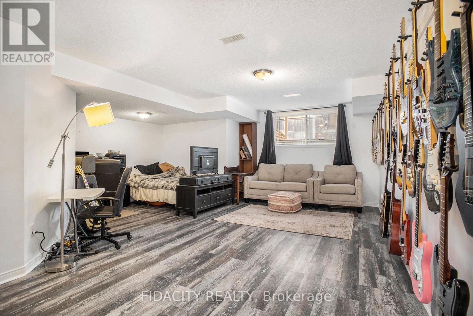 1493 CARRONBRIDGE CIRCLE Image 20