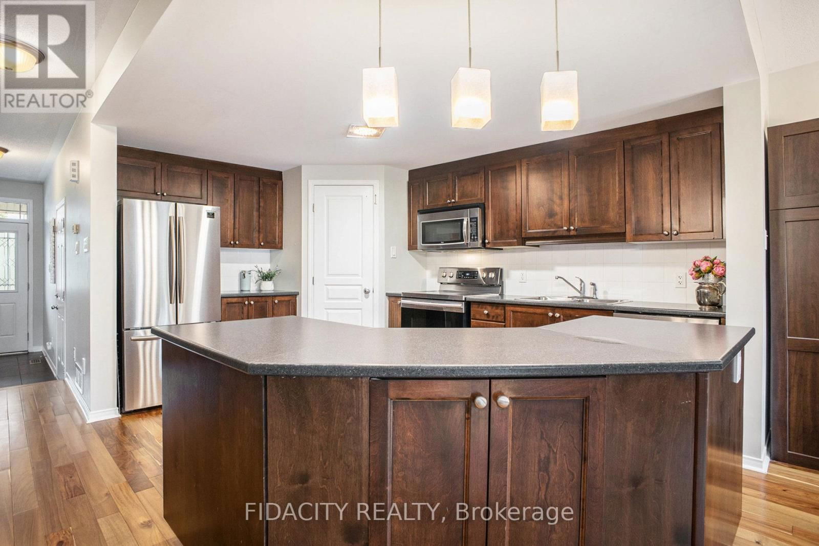 1493 CARRONBRIDGE CIRCLE Image 5