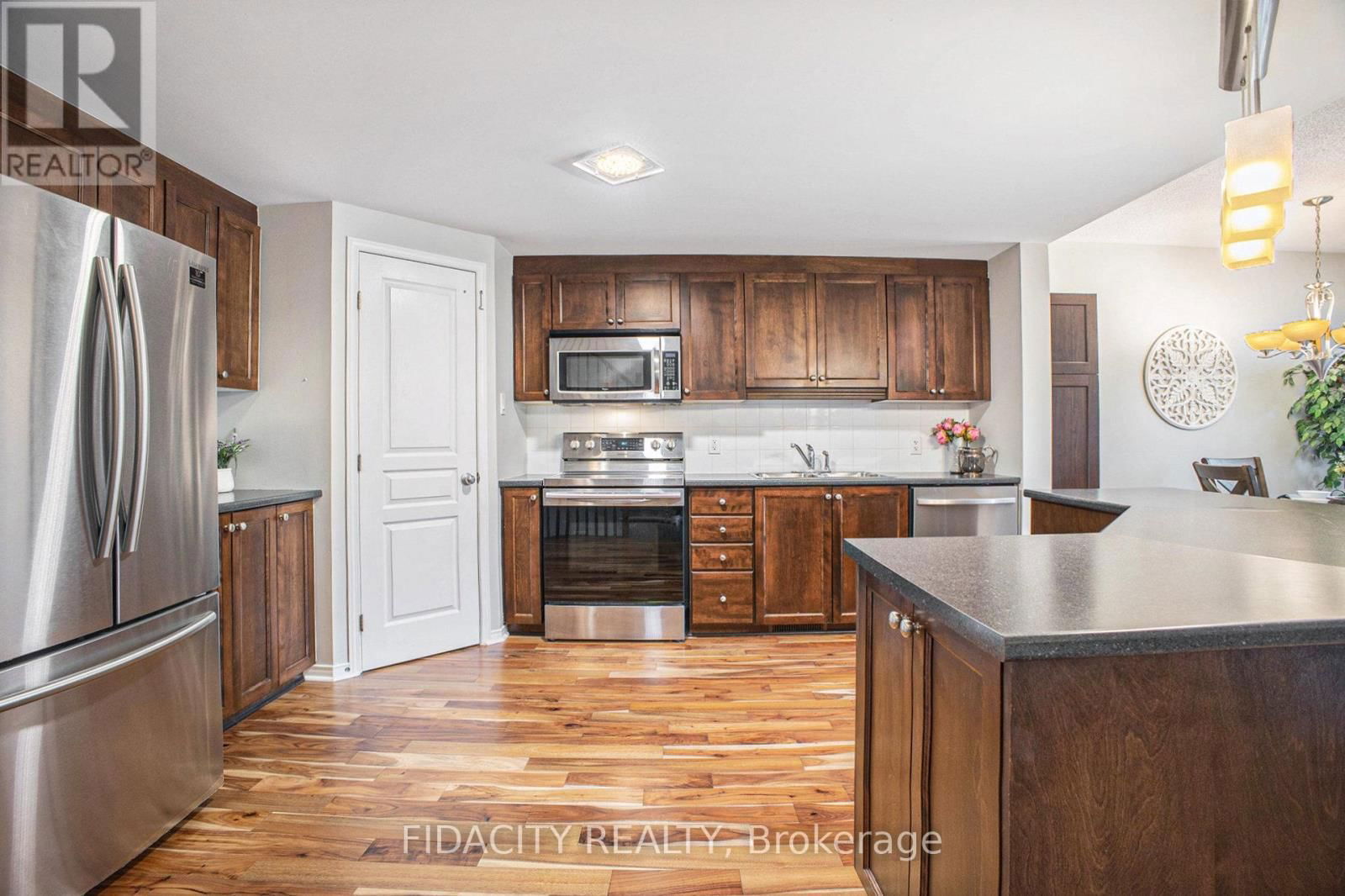 1493 CARRONBRIDGE CIRCLE Image 6