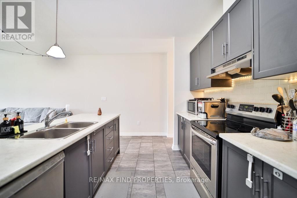 53 - 4311 MANN STREET Image 11