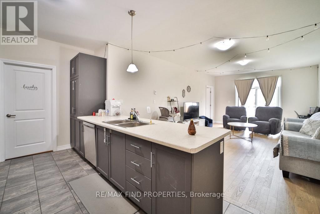 53 - 4311 MANN STREET Image 15