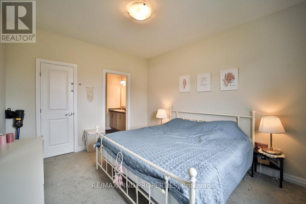 53 - 4311 MANN STREET Image 25