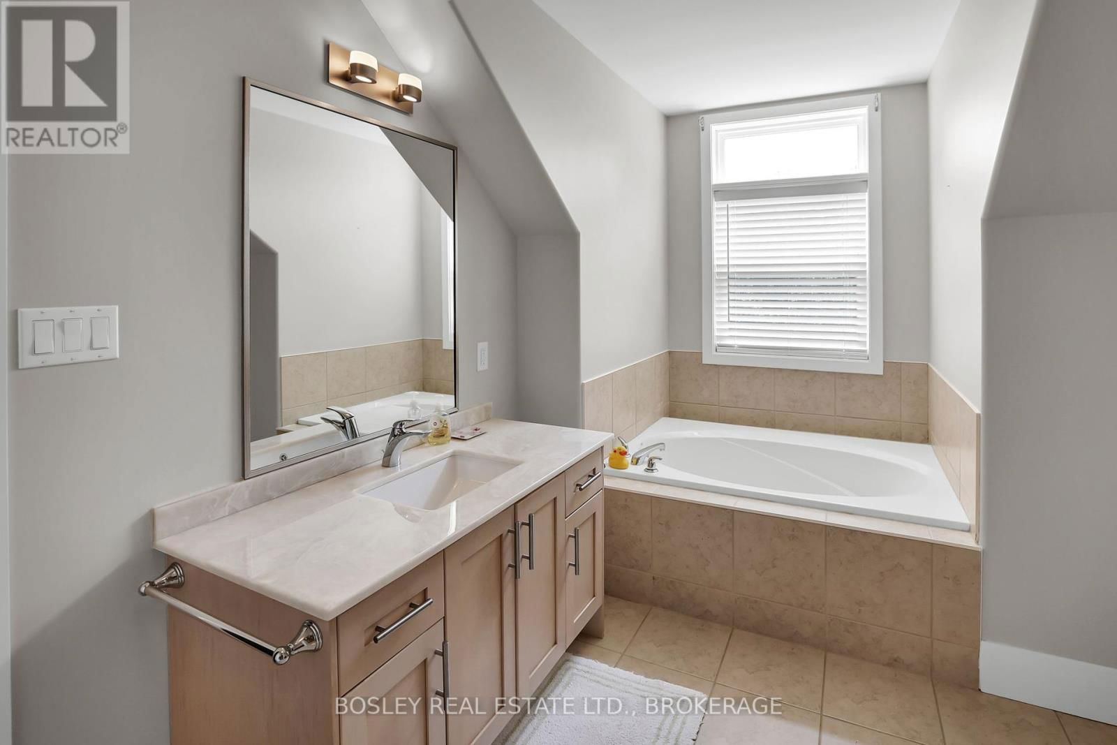 3 - 481 VICTORIA STREET Image 21