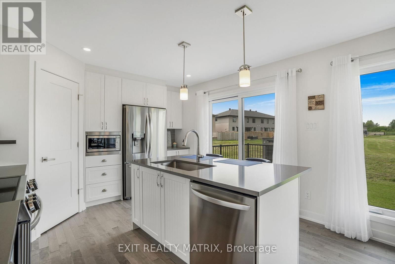 521 BARRAGE STREET Image 12