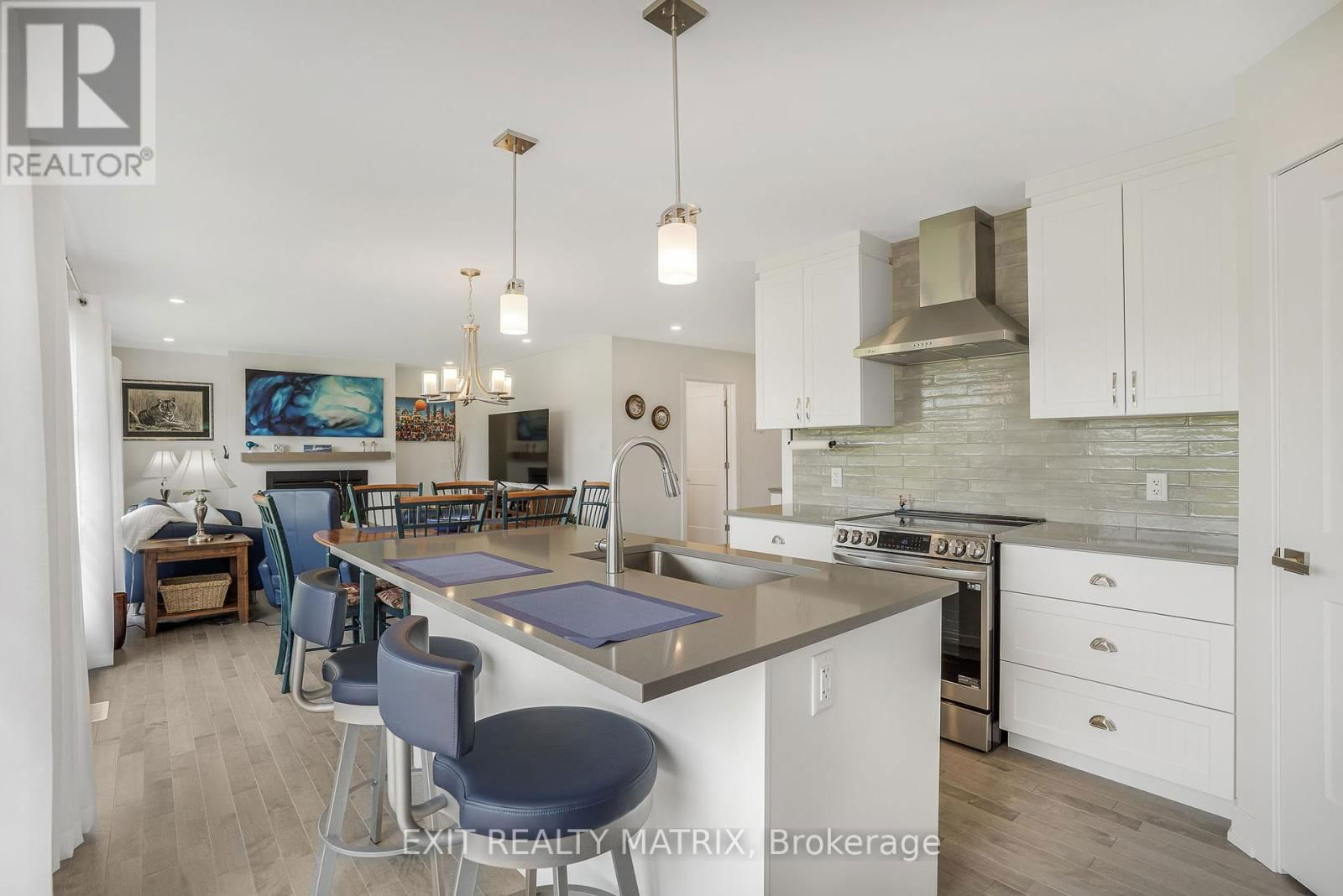 521 BARRAGE STREET Image 13