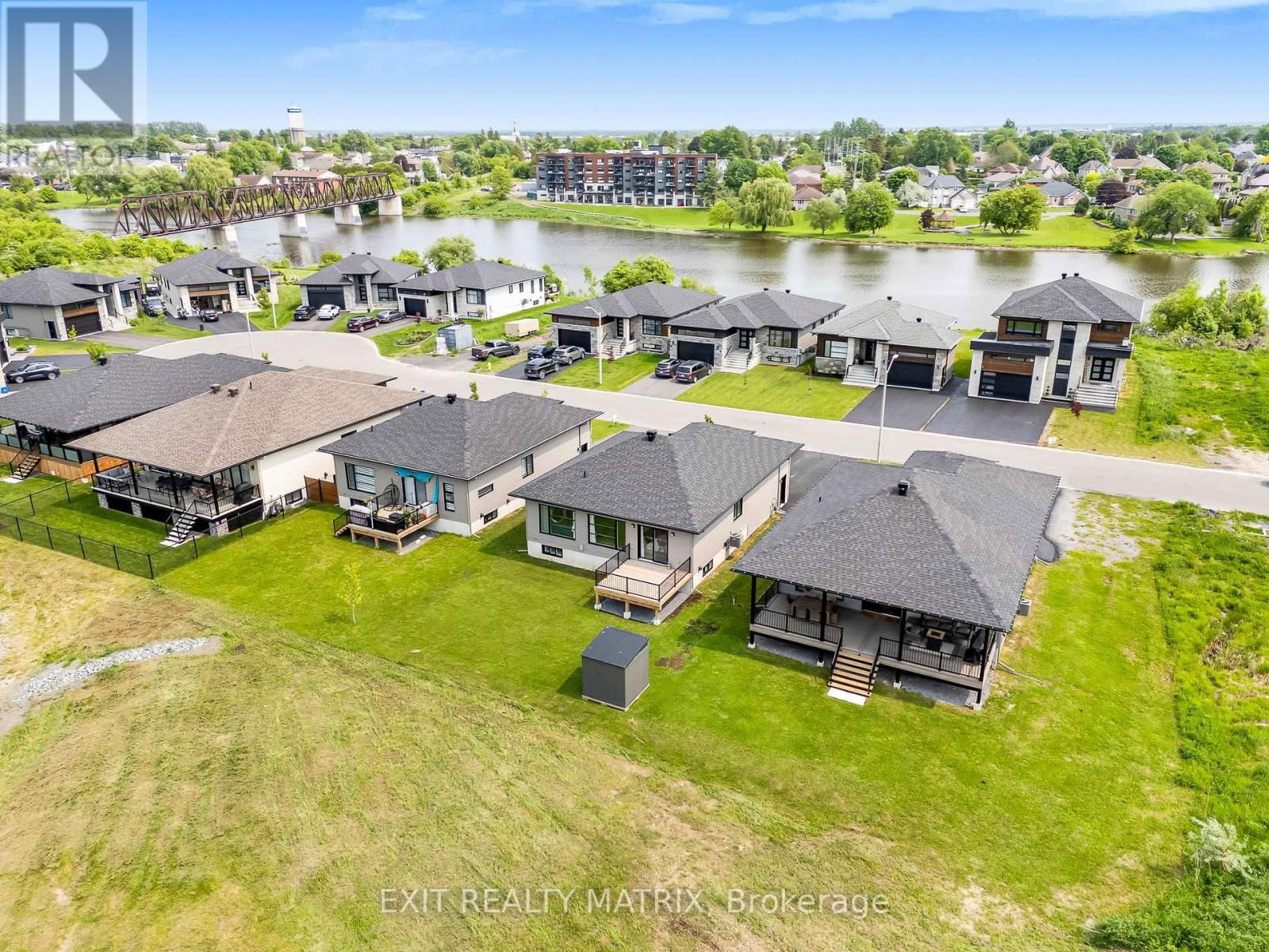 521 BARRAGE STREET Image 33
