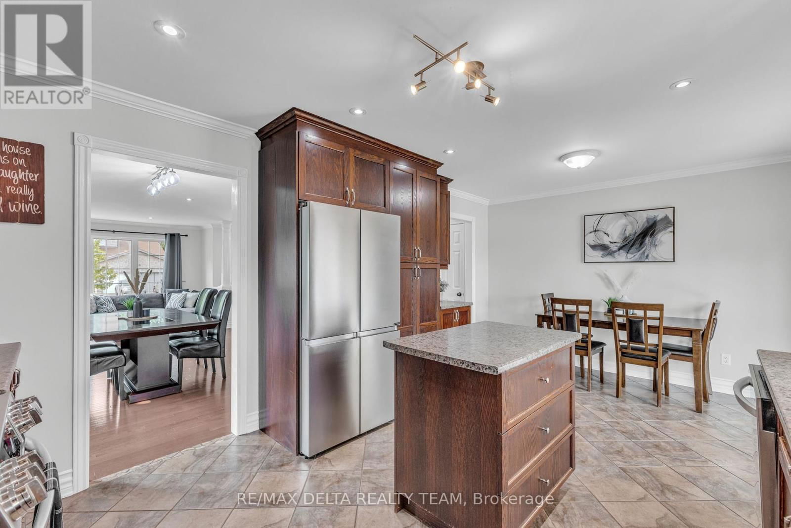 129 ROYAL COURT Image 12