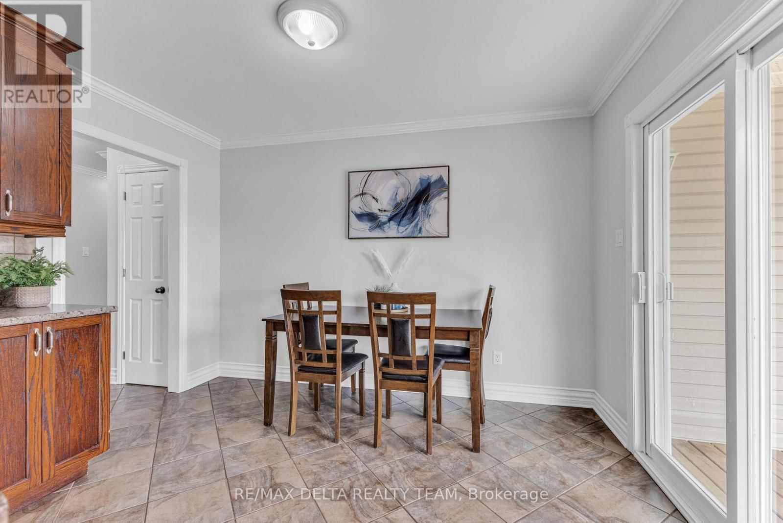 129 ROYAL COURT Image 13