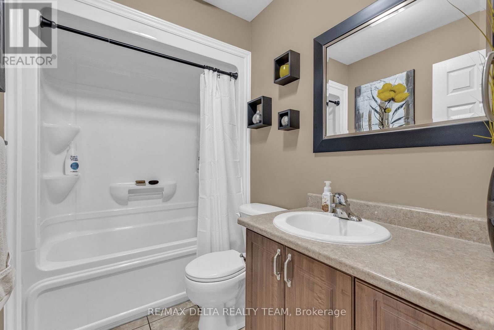 129 ROYAL COURT Image 16