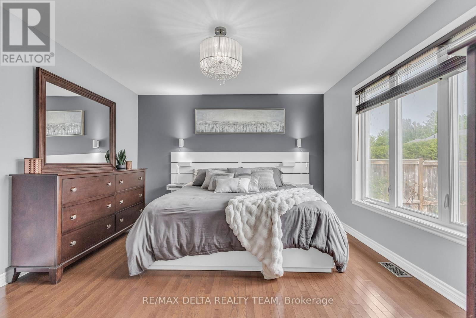 129 ROYAL COURT Image 17