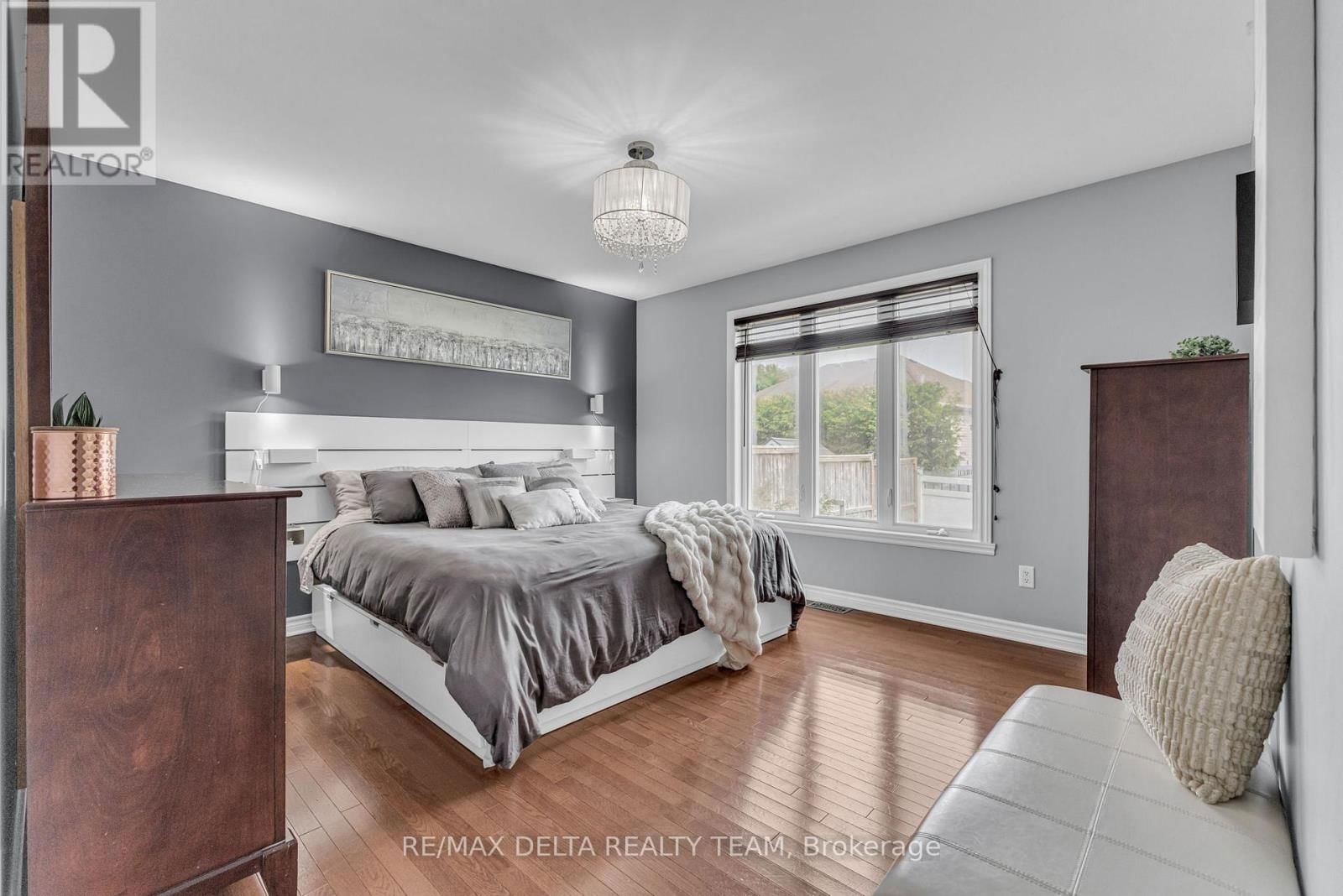 129 ROYAL COURT Image 18