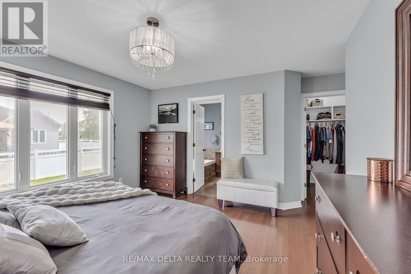 129 ROYAL COURT Image 19