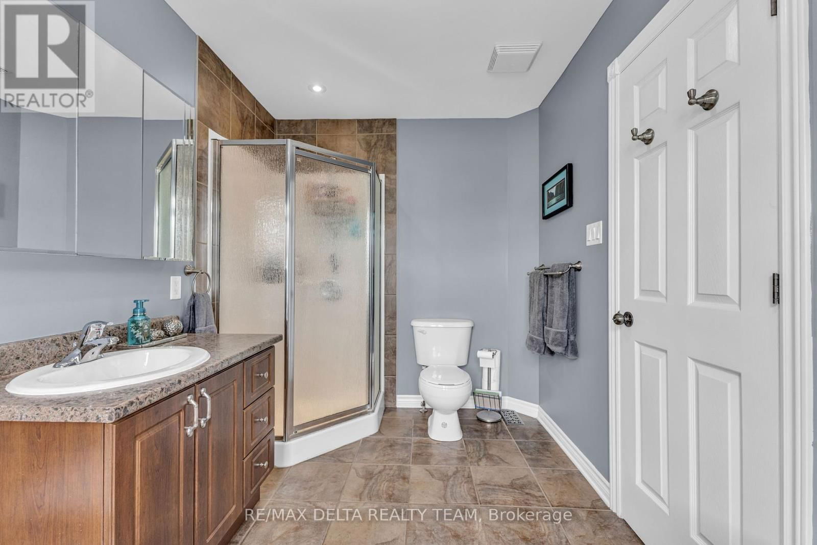 129 ROYAL COURT Image 21