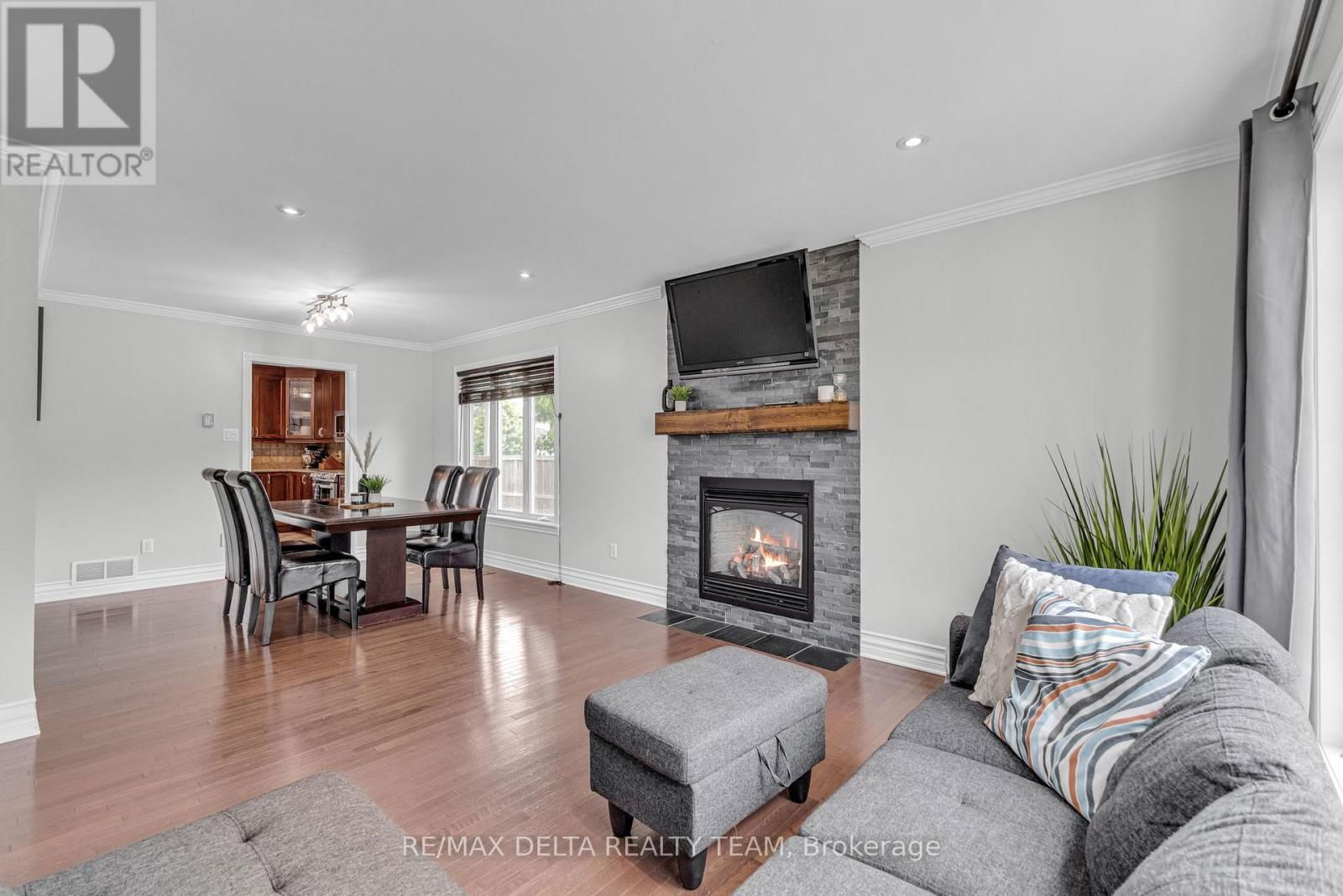129 ROYAL COURT Image 4
