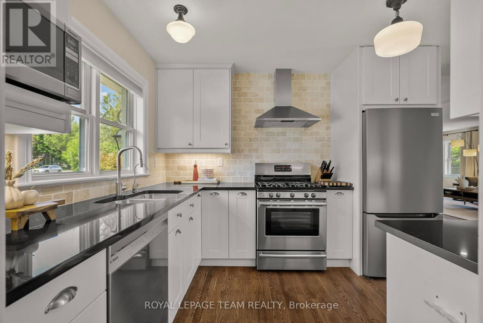 314 CLOTHIER STREET WEST Image 17