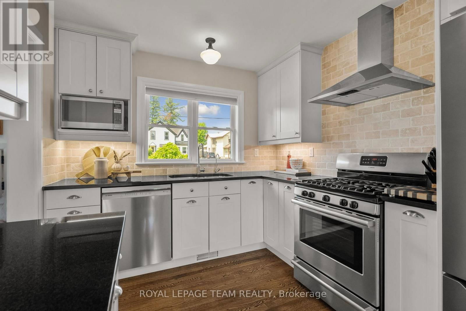 314 CLOTHIER STREET WEST Image 18