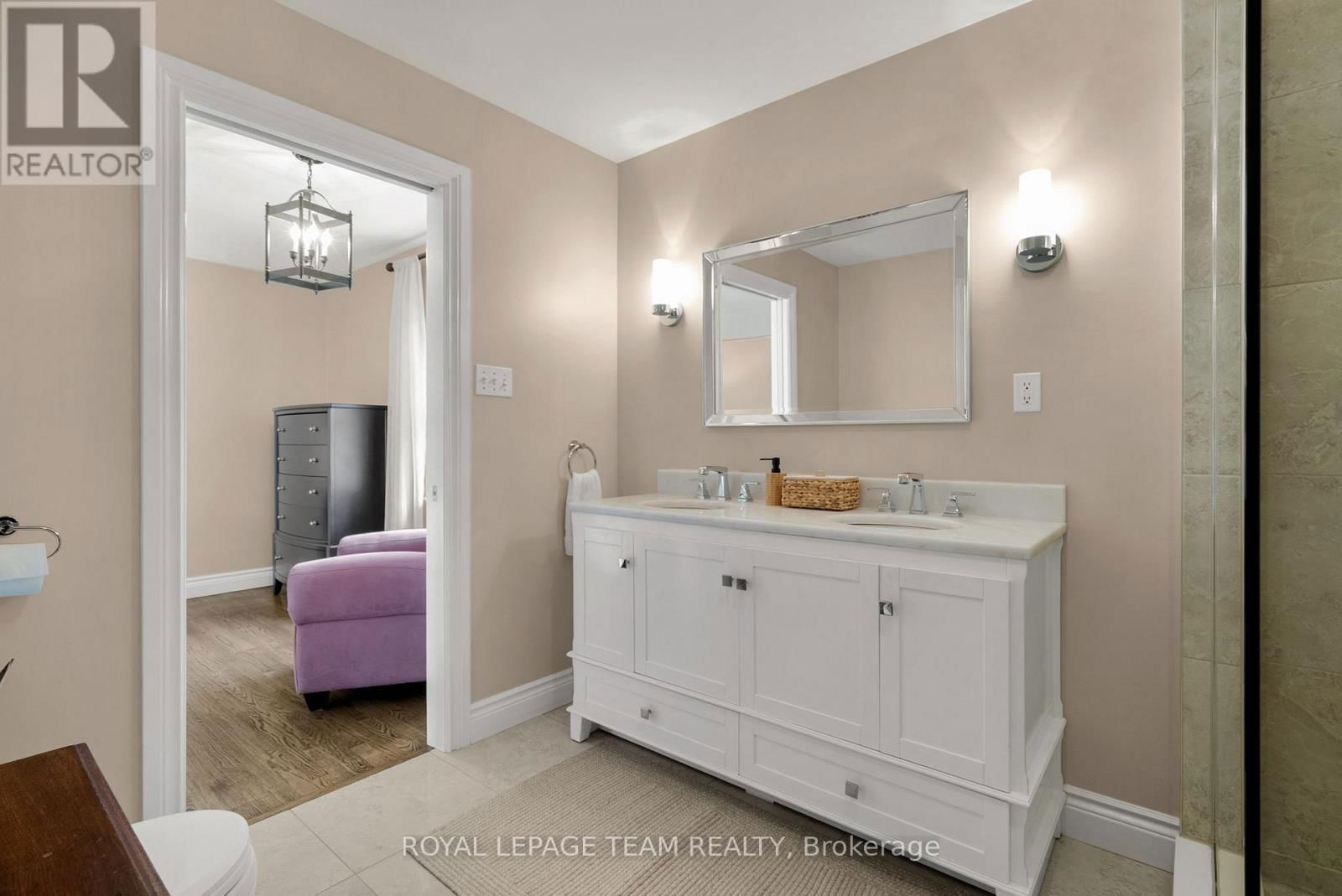 314 CLOTHIER STREET WEST Image 25