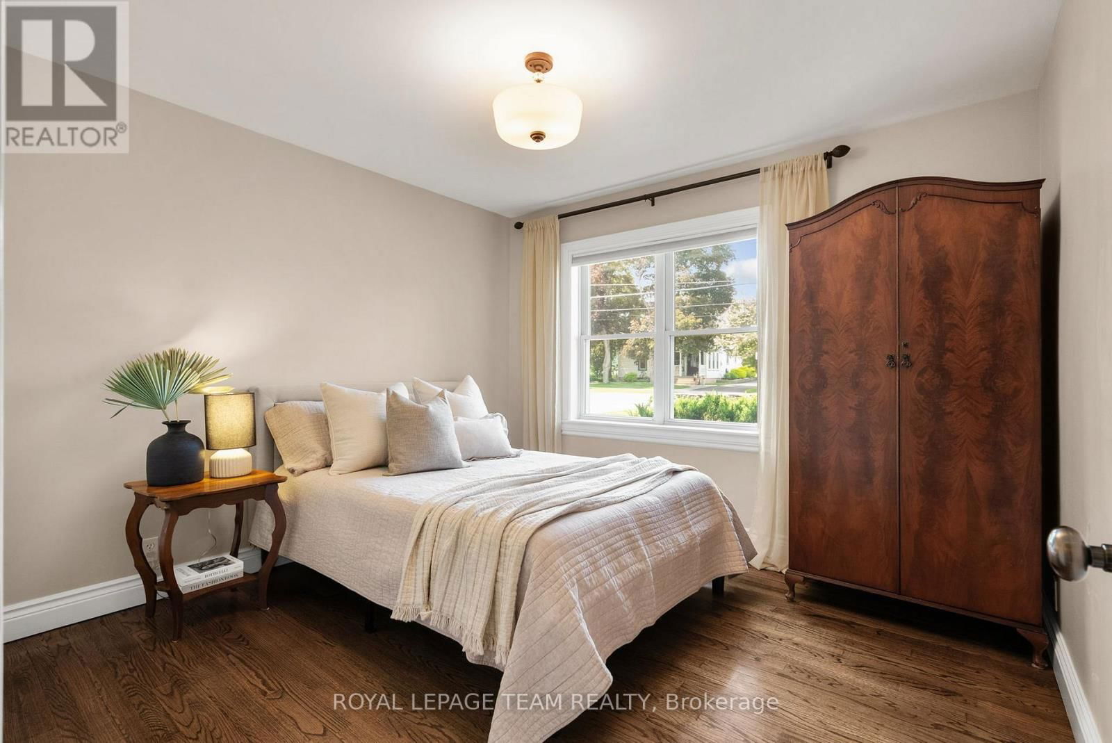 314 CLOTHIER STREET WEST Image 26