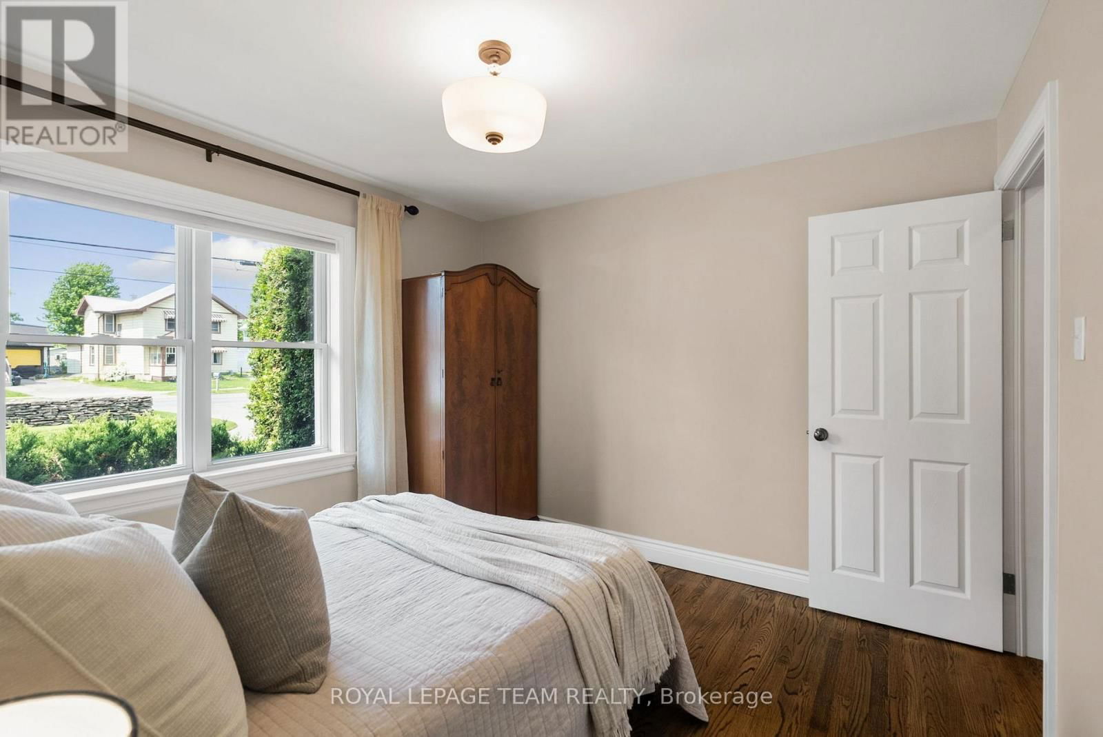314 CLOTHIER STREET WEST Image 27